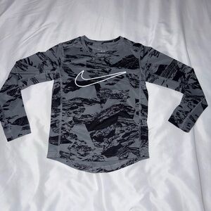 💜Nike Black and Gray Patterned Long Sleeve Shirt